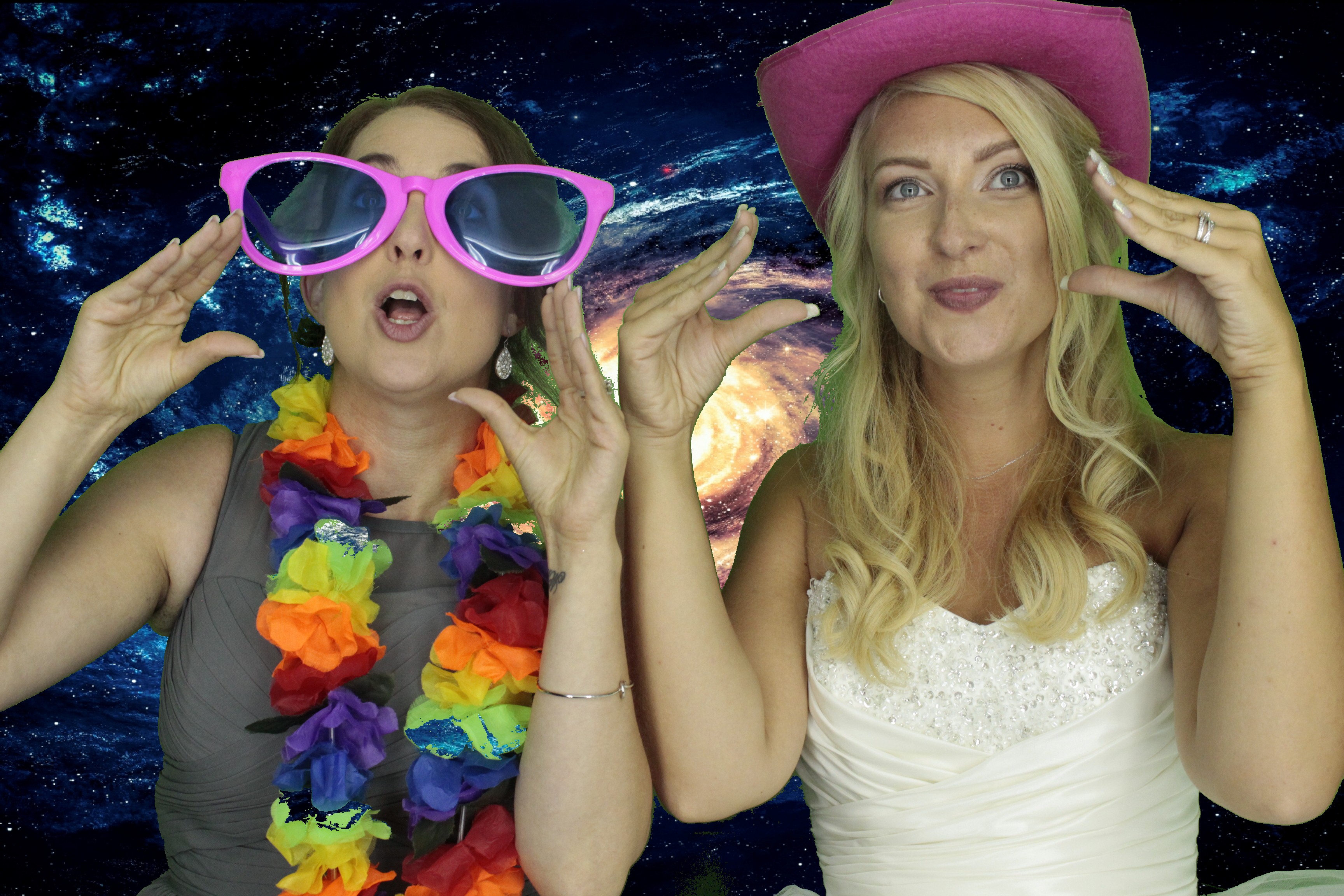 Nikki & Simon | View more photos from the event at gallery.myphotoboothexperience.co.uk/u/MyPhotoBoothExperienceLtd/Nikki-Simon